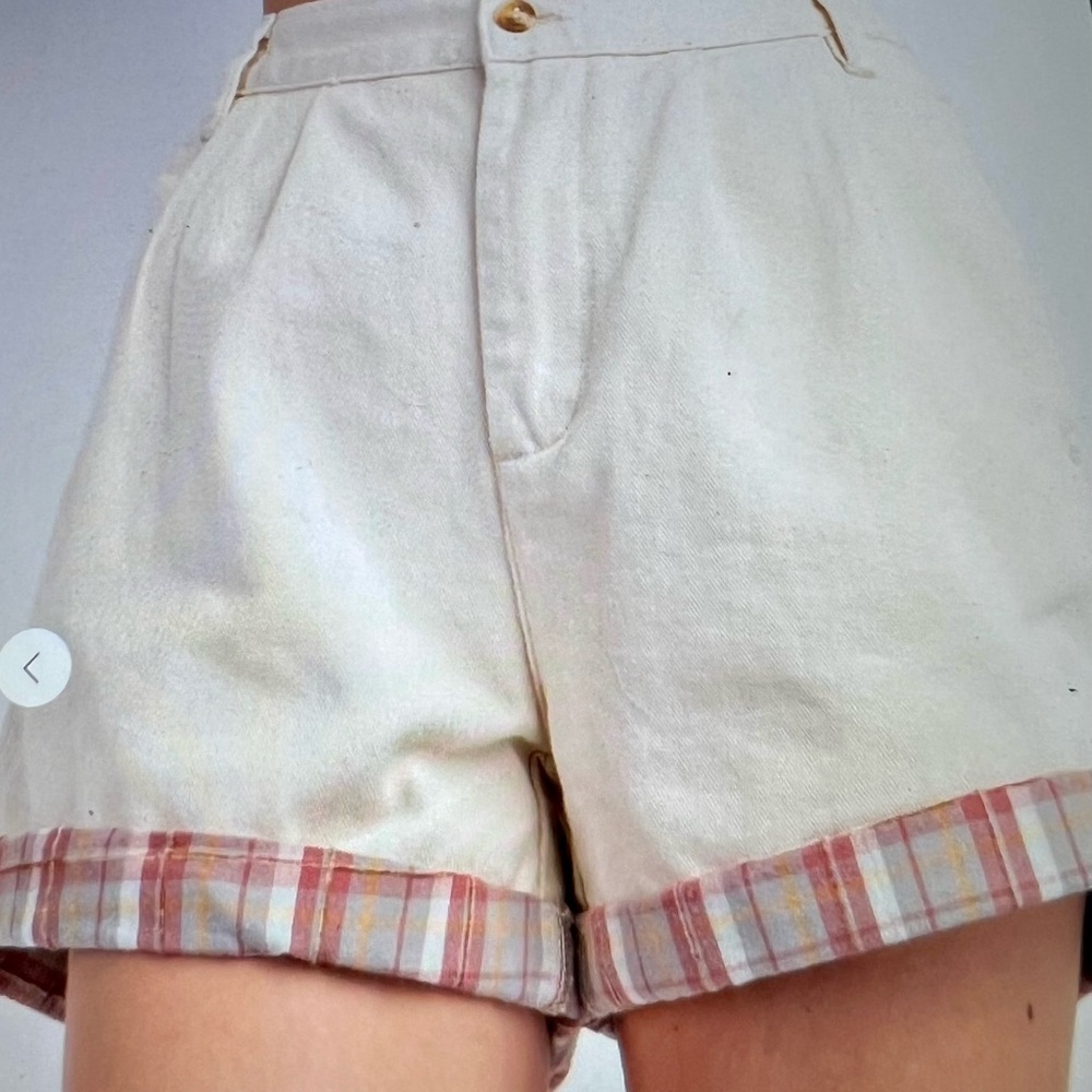 Easel Cream High-Waisted Tailored Shortswoth red/grey trim-NWT